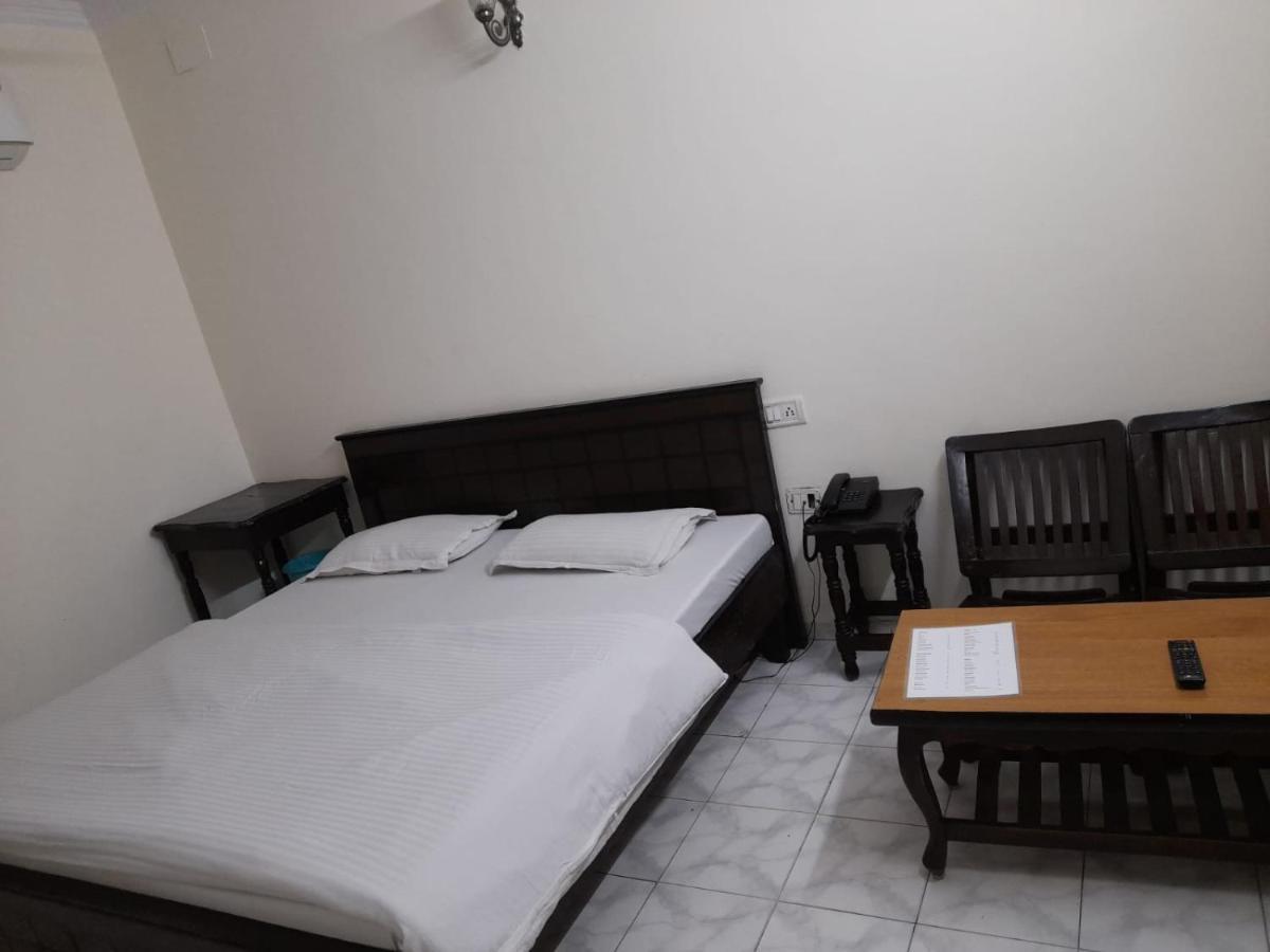 Hotel Victoria จัณฑีครห์ ภายนอก รูปภาพ